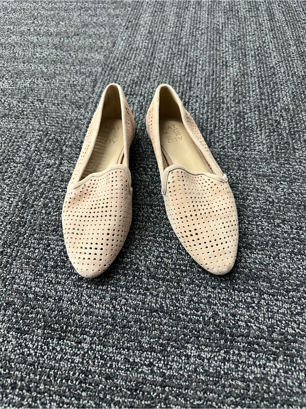 Naturalizer Women Sz 6M Beige Suede Perforated Slip-On Loafer Flats Comfort